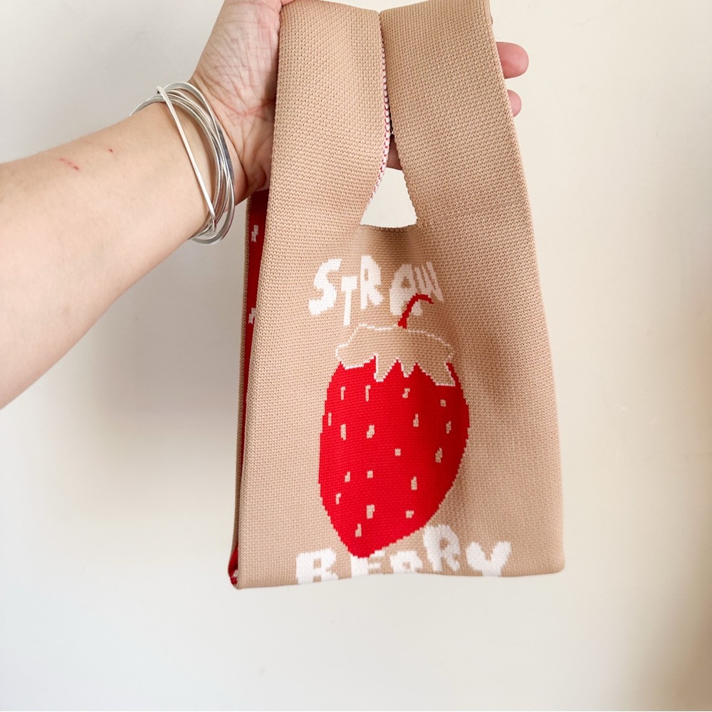⭐️3/$30⭐️ (bundle deal) Strawberry Cake Knit Bag